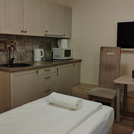 Kubu Ground Floor Rooms Klaipėda Eksteriør billede